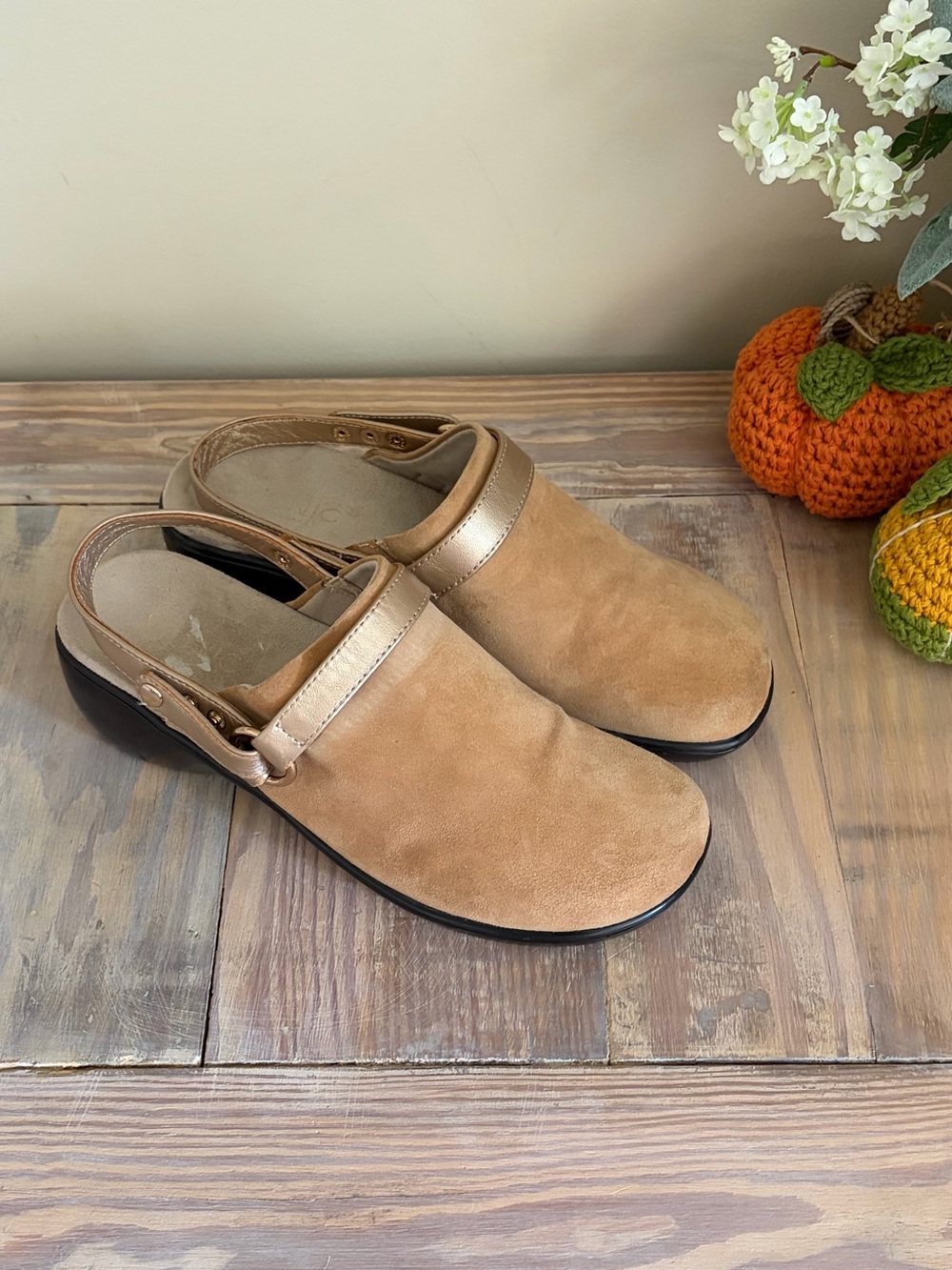 Vionic Tan Suede Slip-On Clog with Adjustable Strap 🍂 - Picture 11 of 11